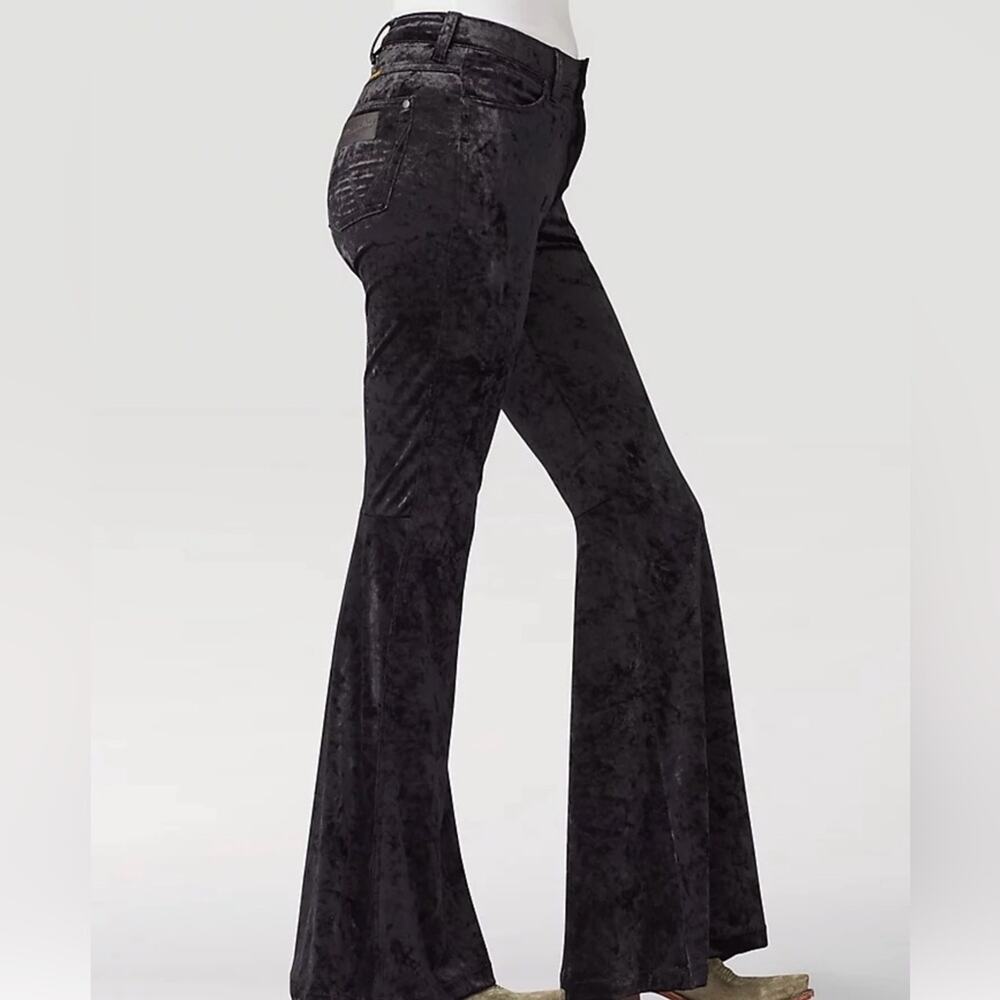 Wrangler Retro Velvet Stretch Flare Pant Black high rise 28x34 stretch